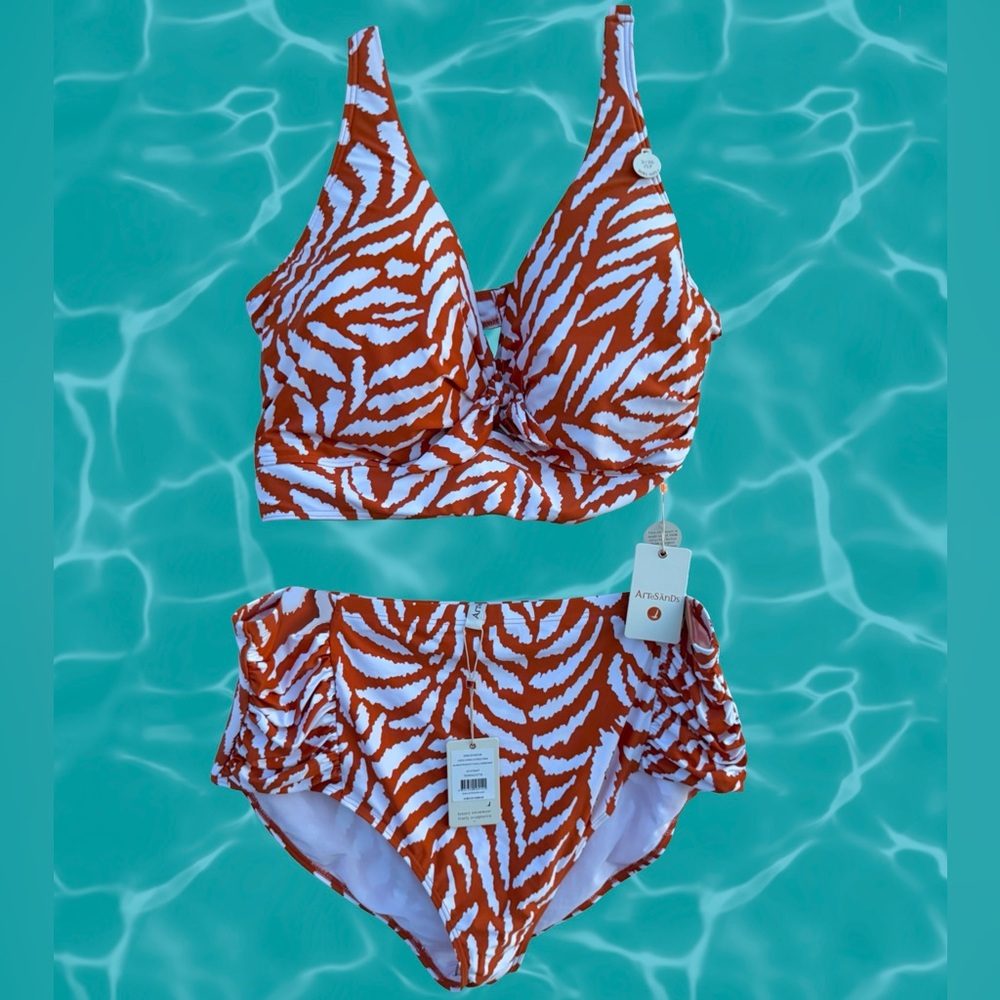 NWT! 🧡🤍 Artisan Swimwear Set - Plus Size Bikini - Orange Leaf Print